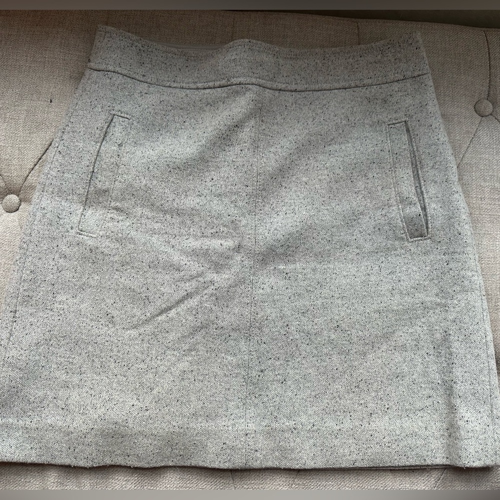 Loft, size 2, wool/polyester skirt